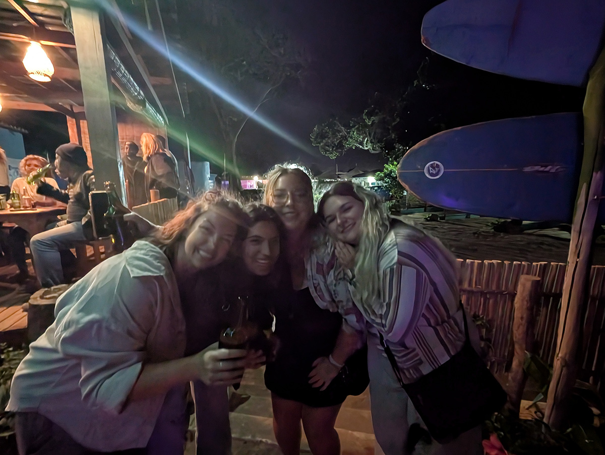 Ponta do Oura, Mozambique: warm ocean and beach activities